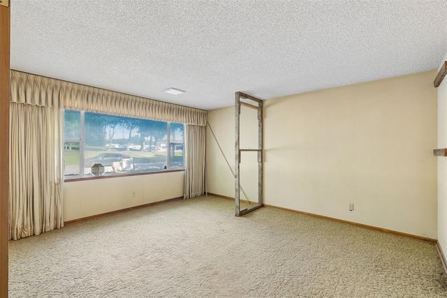 8 Burk Way, Del City, OK 73115