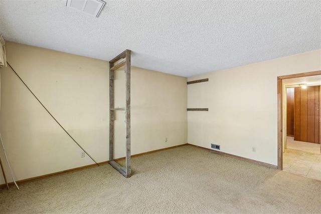 8 Burk Way, Del City, OK 73115