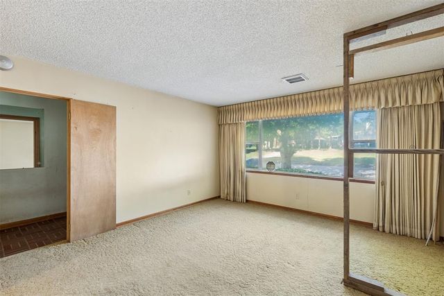 8 Burk Way, Del City, OK 73115