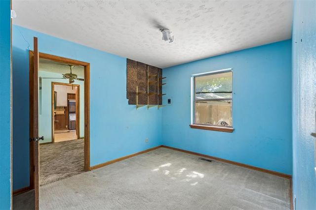 8 Burk Way, Del City, OK 73115