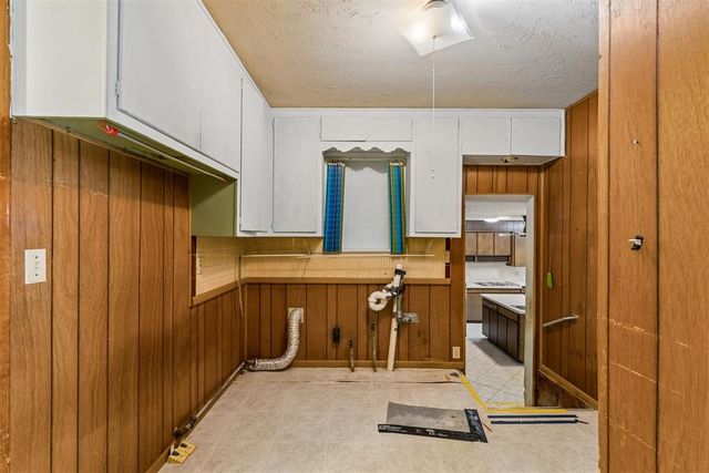 8 Burk Way, Del City, OK 73115