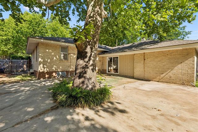 8 Burk Way, Del City, OK 73115