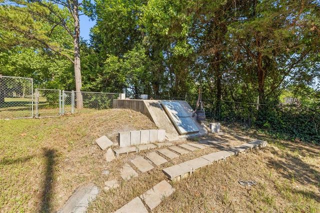 8 Burk Way, Del City, OK 73115