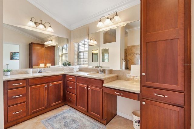 933 FOLKSTONE WAY, The Villages, FL 32162