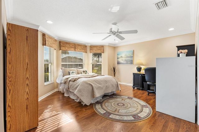 933 FOLKSTONE WAY, The Villages, FL 32162