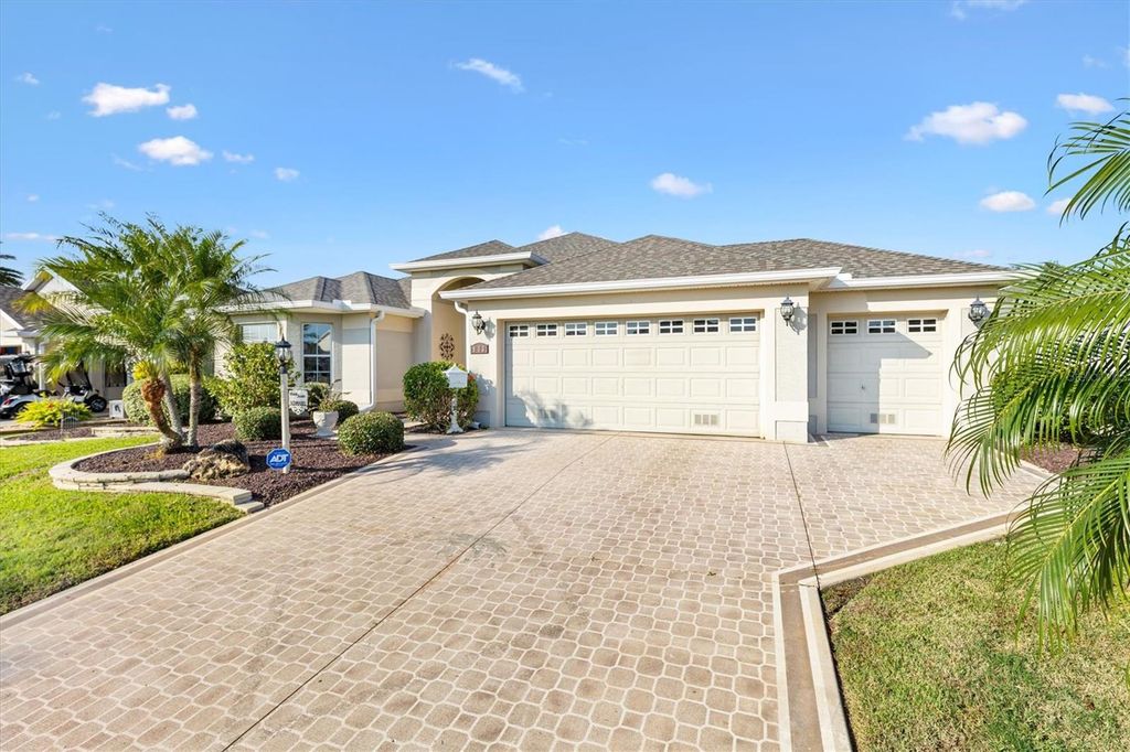 933 FOLKSTONE WAY, The Villages, FL 32162