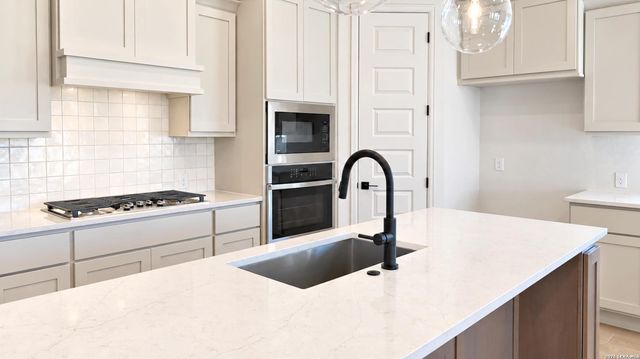 430 Cleveland Way, New Braunfels, TX 78130