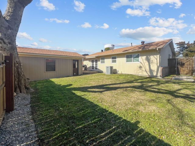 924 Meadow Mead Drive, Allen, TX 75002