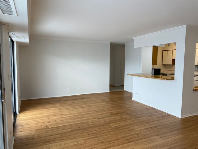 1605 E Central Road 410B, Arlington Heights, IL 60005