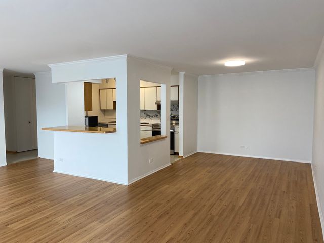 1605 E Central Road 410B, Arlington Heights, IL 60005