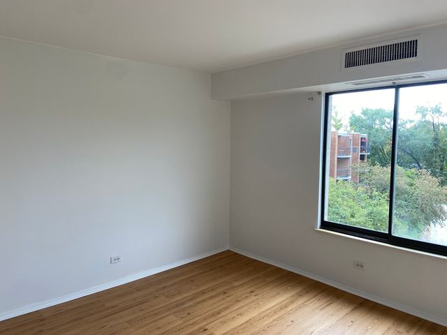 1605 E Central Road 410B, Arlington Heights, IL 60005