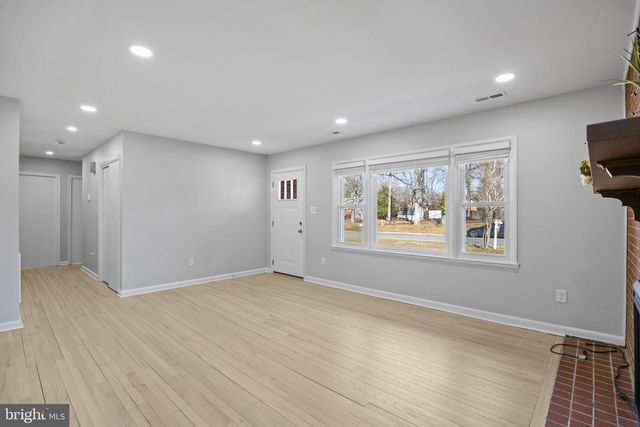 8821 W FORT FOOTE TER, Fort Washington, MD 20744