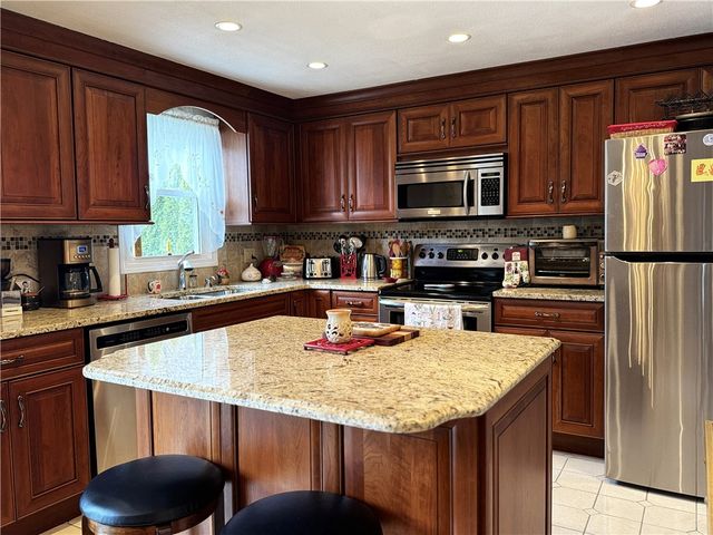 53 Bicentennial Way, North Providence, RI 02911