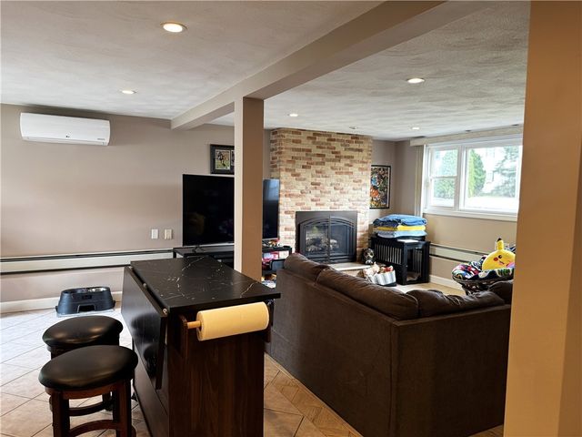 53 Bicentennial Way, North Providence, RI 02911