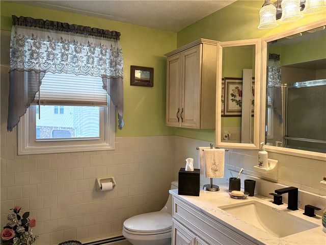 53 Bicentennial Way, North Providence, RI 02911