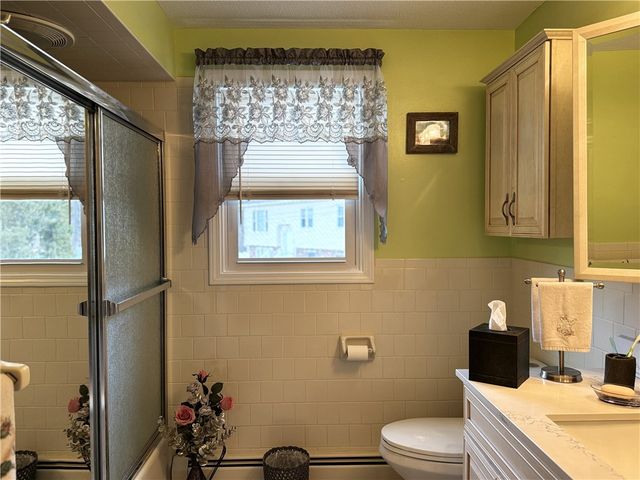 53 Bicentennial Way, North Providence, RI 02911