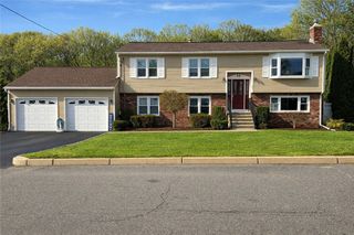 53 Bicentennial Way, North Providence, RI 02911