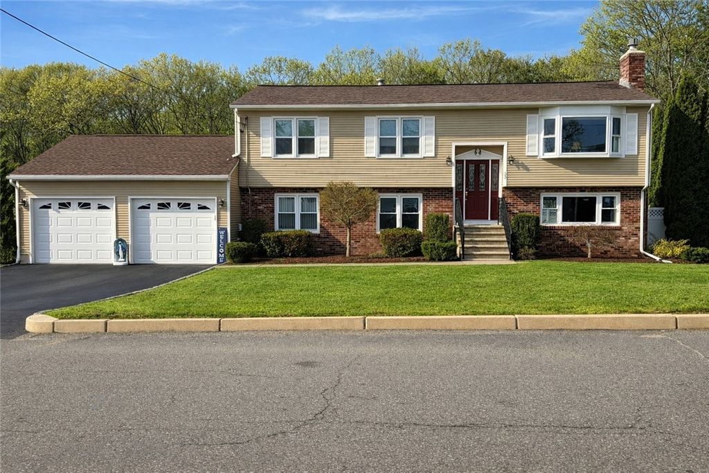 53 Bicentennial Way, North Providence, RI 02911