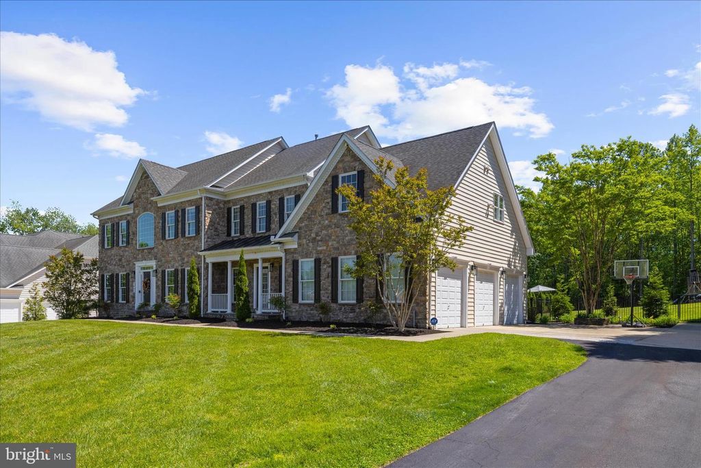 Image 3 of property listing at 1631 CARNOUSTIE DR, Pasadena, MD 21122