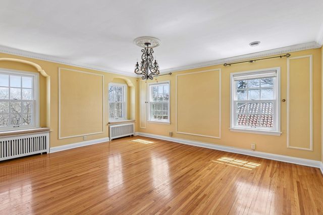 38 W Minnehaha Parkway, Minneapolis, MN 55419