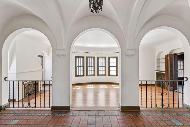 38 W Minnehaha Parkway, Minneapolis, MN 55419