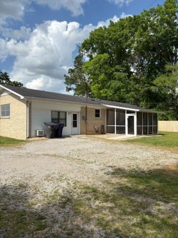 303 Pawnee Trl, Columbia, TN 38401