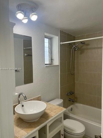 1600 NE 114th St 201, Miami, FL 33181