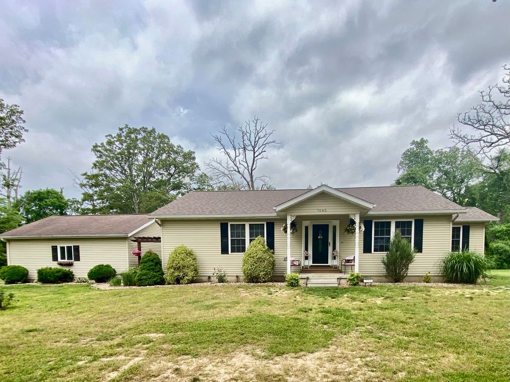 Image 1 of property listing at 7645 Noltings Road, Centralia, IL 62801