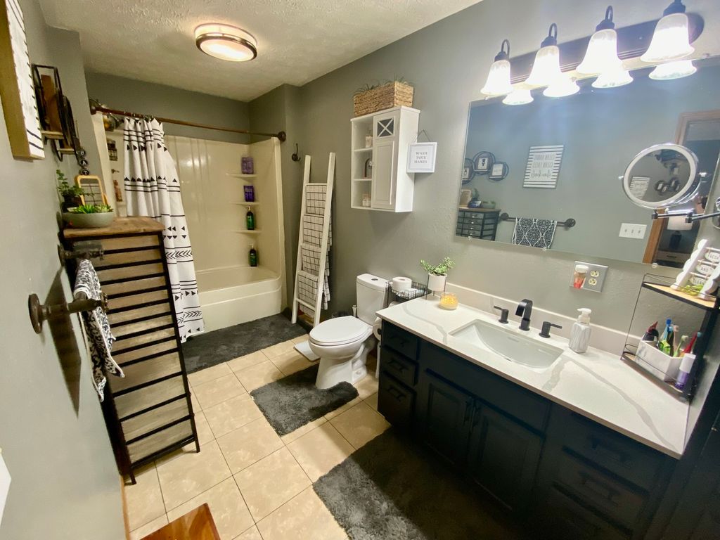 Image 11 of property listing at 7645 Noltings Road, Centralia, IL 62801