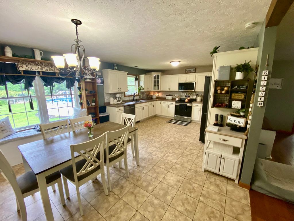 Image 6 of property listing at 7645 Noltings Road, Centralia, IL 62801