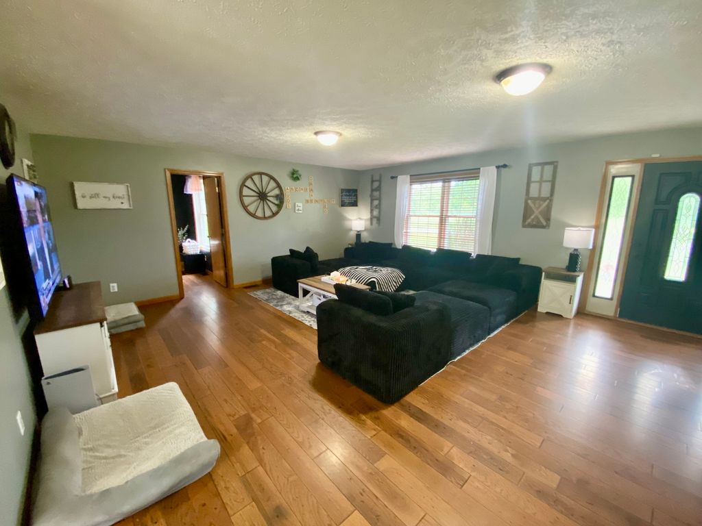 Image 9 of property listing at 7645 Noltings Road, Centralia, IL 62801