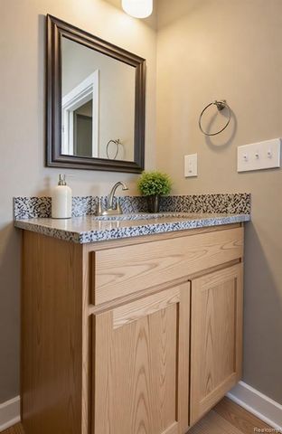 553 W Wildwood Drive, Owosso, MI 48867