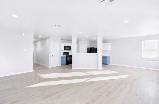 313 Drystone TRL, Liberty Hill, TX 78642