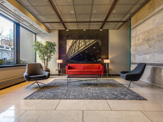 600 N KINGSBURY Street 309, Chicago, IL 60654