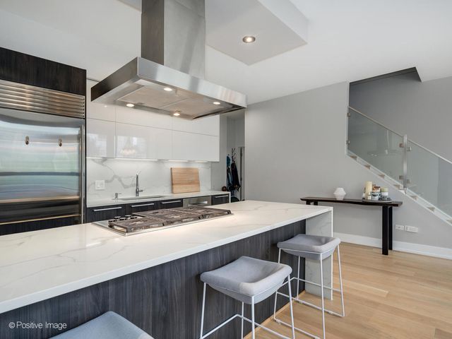 600 N KINGSBURY Street 309, Chicago, IL 60654