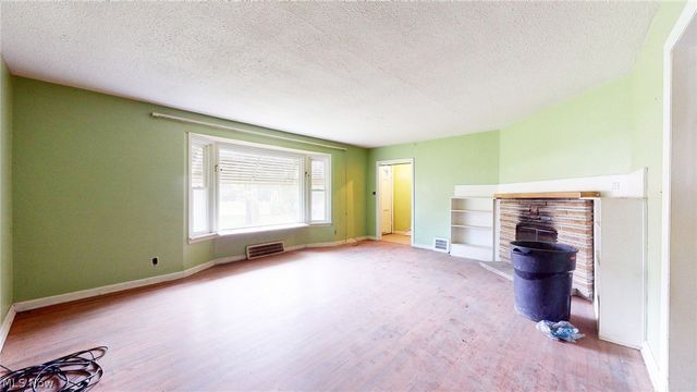 29999 Miles Road, Chagrin Falls, OH 44022