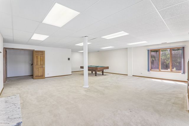 200 N Shore Drive, Oakwood Hills, IL 60013
