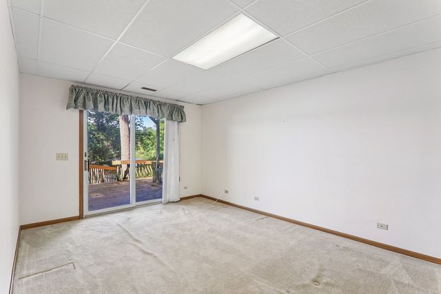 200 N Shore Drive, Oakwood Hills, IL 60013