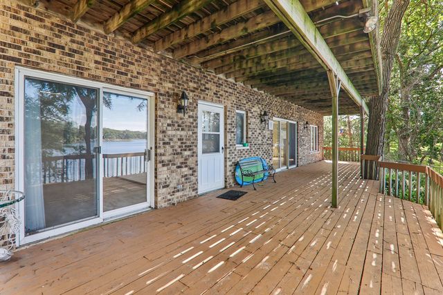 200 N Shore Drive, Oakwood Hills, IL 60013