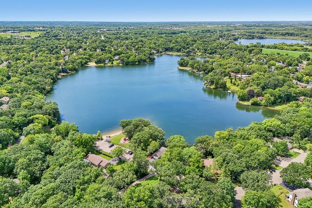 200 N Shore Drive, Oakwood Hills, IL 60013