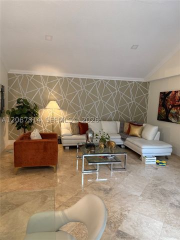 15158 NW 89th Ave, Miami Lakes, FL 33018