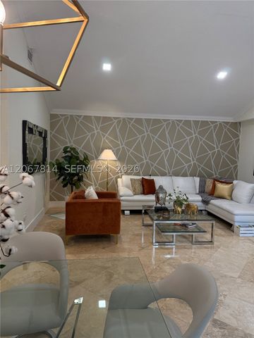 15158 NW 89th Ave, Miami Lakes, FL 33018