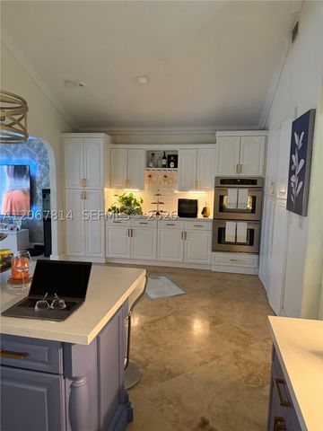 15158 NW 89th Ave, Miami Lakes, FL 33018
