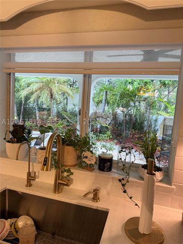 15158 NW 89th Ave, Miami Lakes, FL 33018