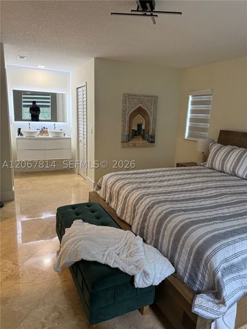 15158 NW 89th Ave, Miami Lakes, FL 33018