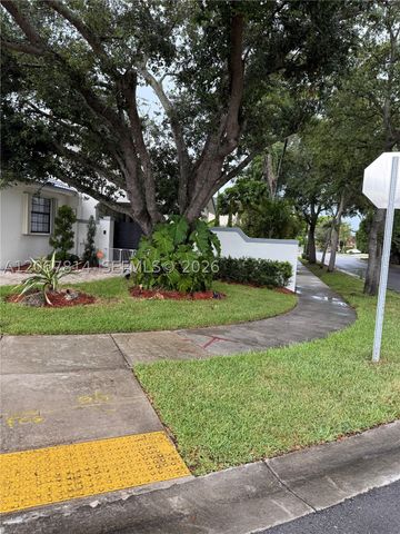15158 NW 89th Ave, Miami Lakes, FL 33018