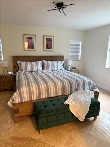 15158 NW 89th Ave, Miami Lakes, FL 33018