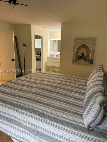 15158 NW 89th Ave, Miami Lakes, FL 33018