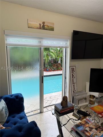 15158 NW 89th Ave, Miami Lakes, FL 33018
