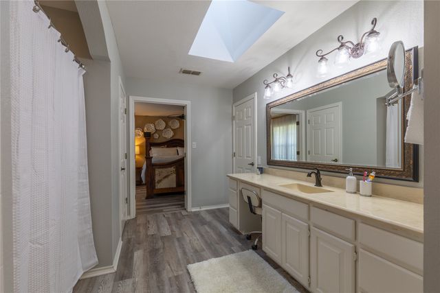 5207 Fairway Circle, De Cordova, TX 76049